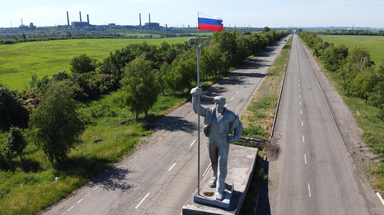 Памятник Сталевару в Мариуполе Памятник Сталевару в Мариуполе