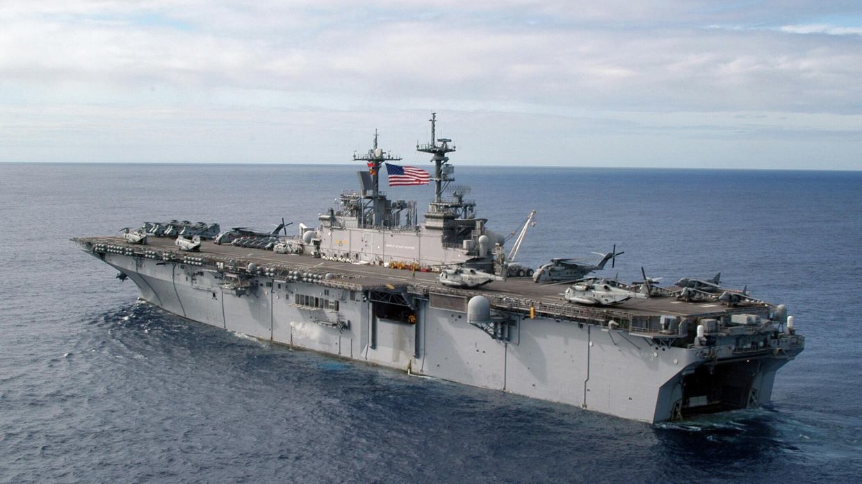 Американский корабль USS Kearsarge Американский корабль USS Kearsarge