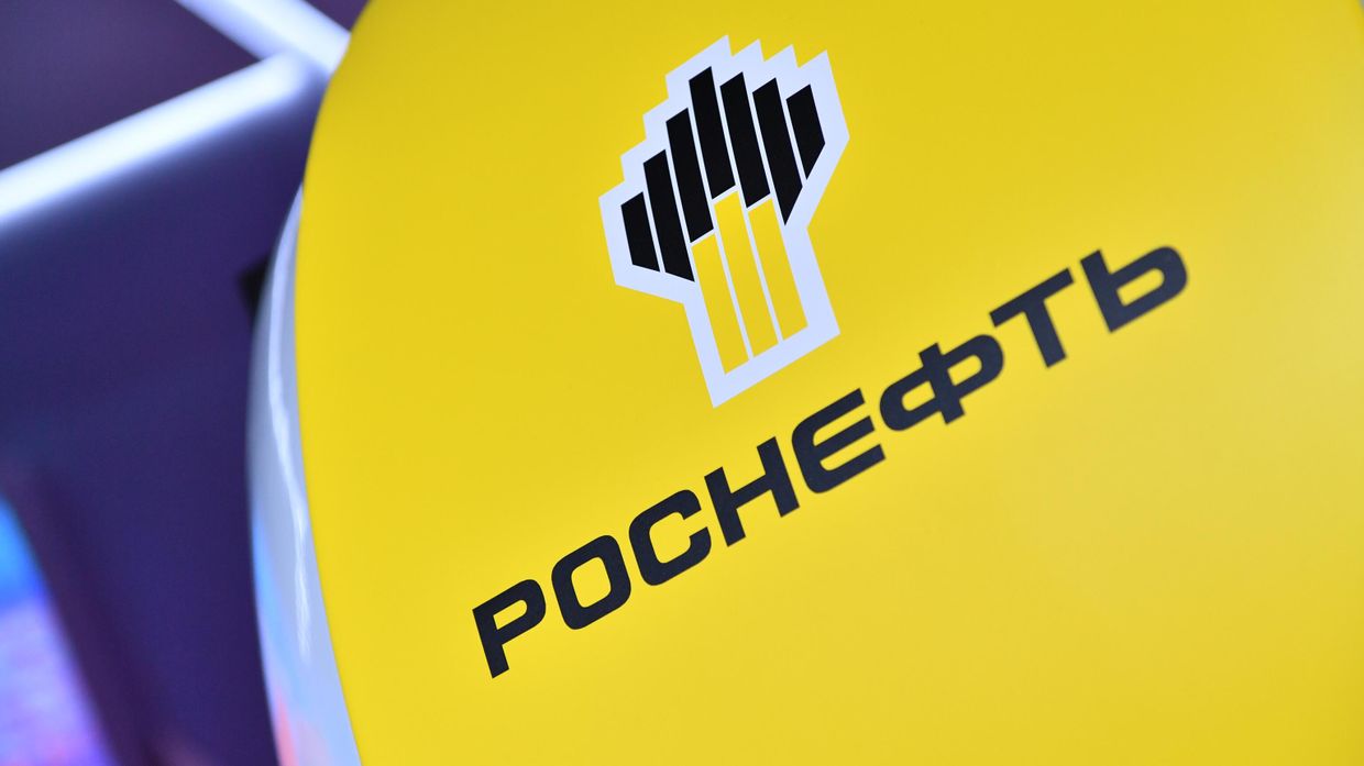 Стенд компании Роснефть на выставке в Москве