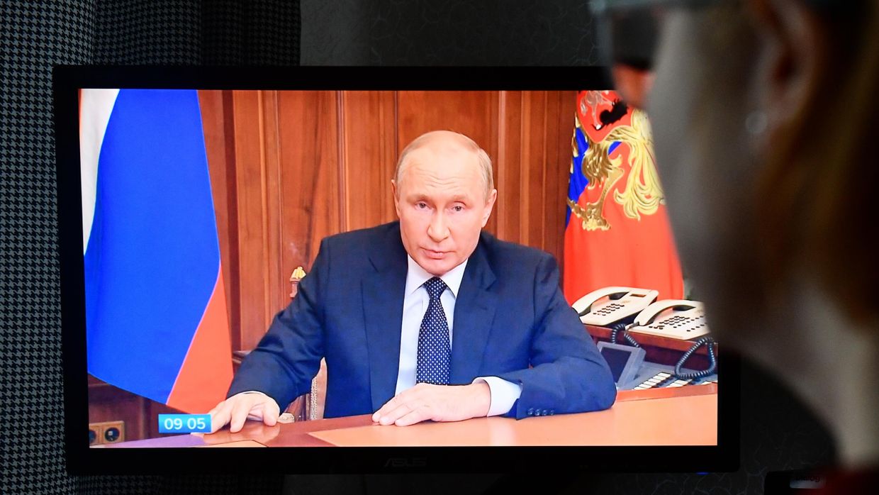Трансляция срочного обращения В. Путина к россиянам