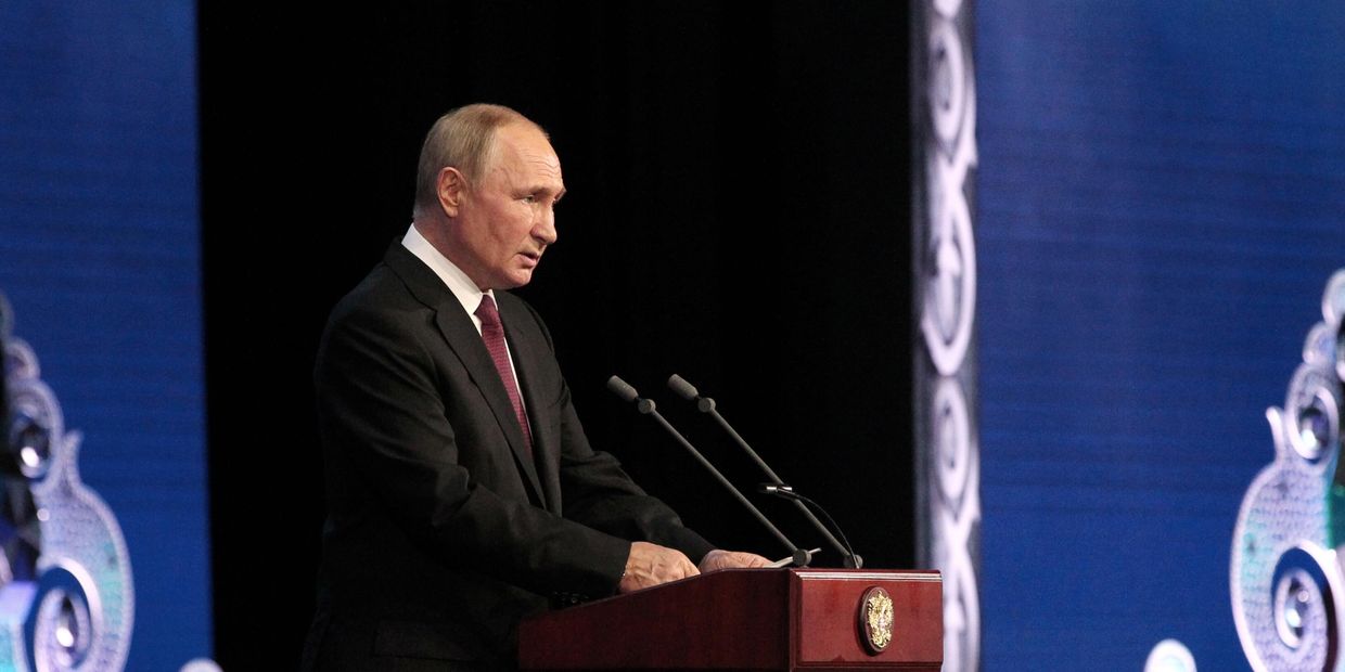 Президент РФ В. Путин выступил на мероприятии к 100-летию республик Адыгея, КБР и КЧР