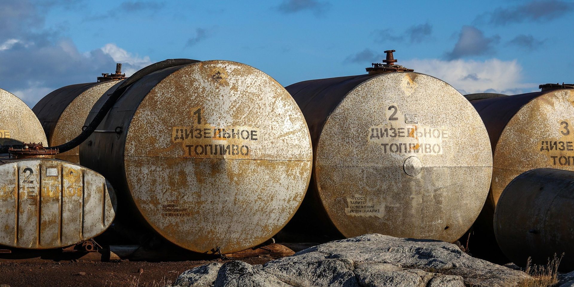 Емкости с дизельным топливом на побережье Белого моря в Мурманской области - ИноСМИ, 1920, 03.10.2026