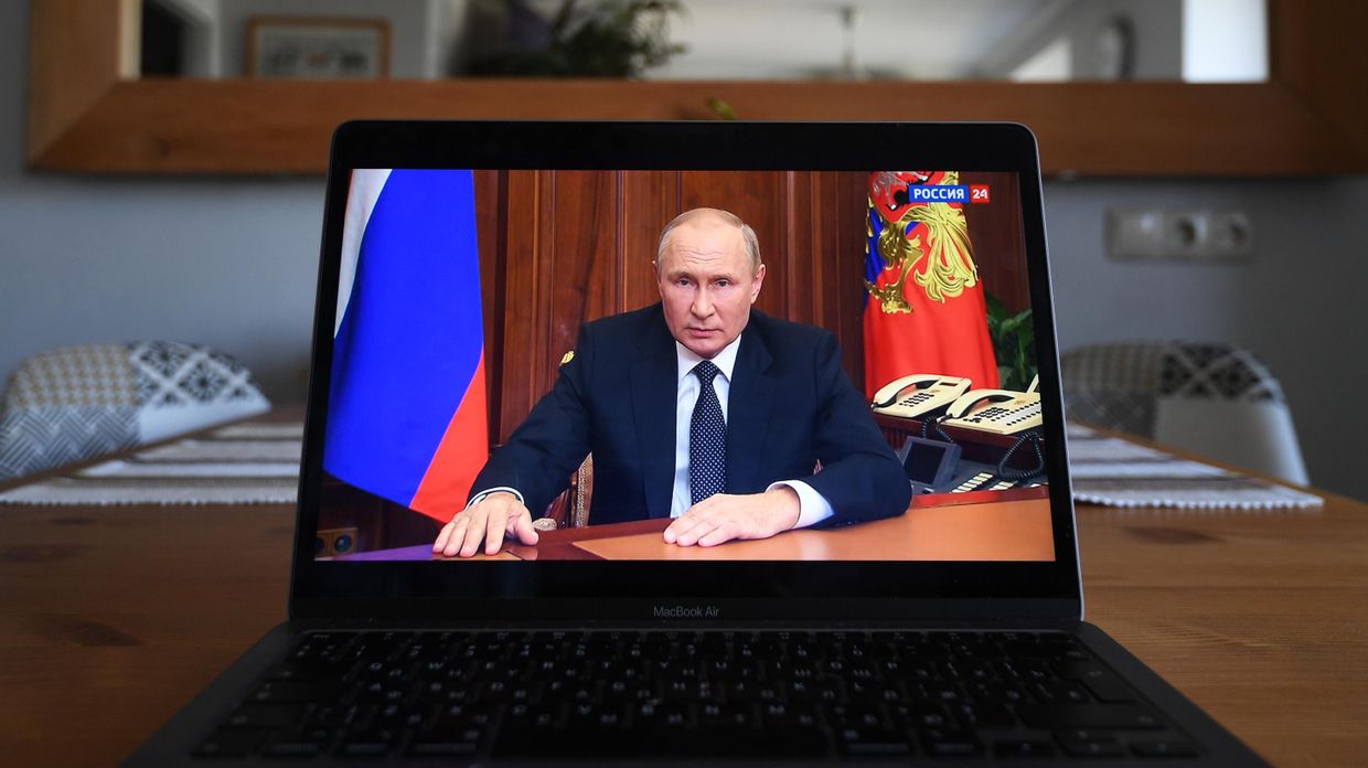 Трансляция срочного обращения В. Путина к россиянам