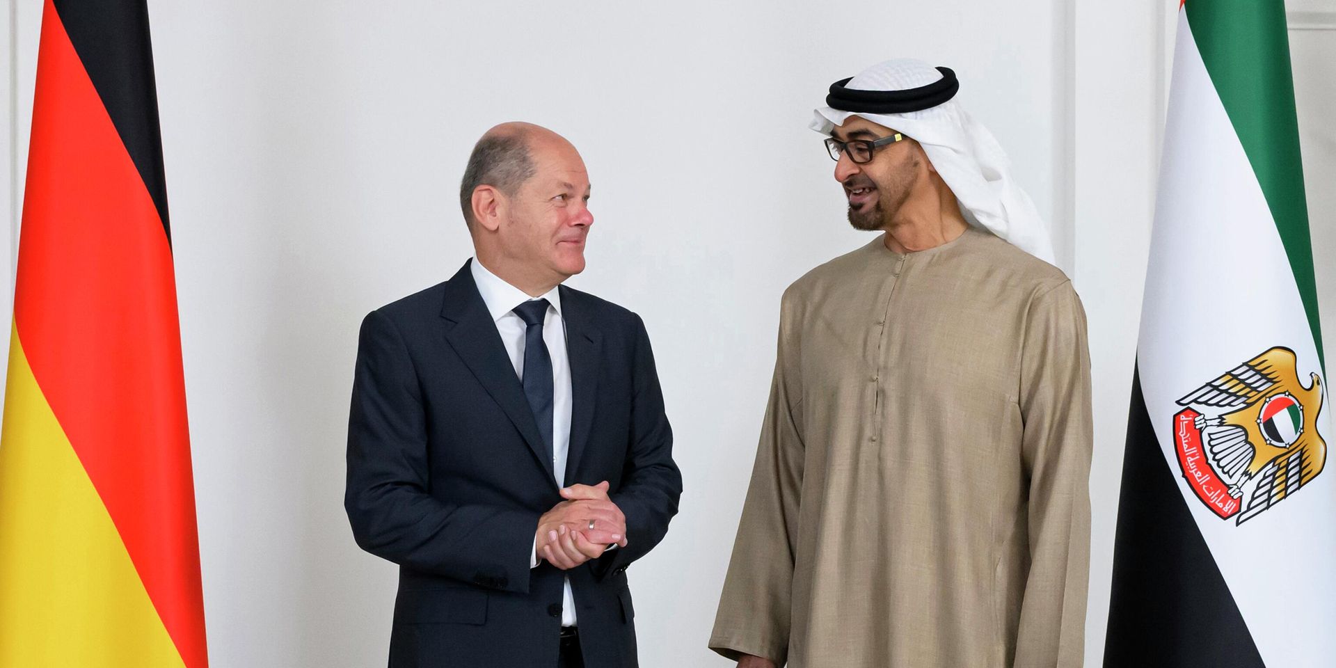 Президент ОАЭ шейх Мохаммед бен Заид Аль Нахайян и канцлер Германии Олаф Шольц во дворце Аль-Шати в Абу-Даби. 25 сентября 2022 года - ИноСМИ, 1920, 26.09.2022