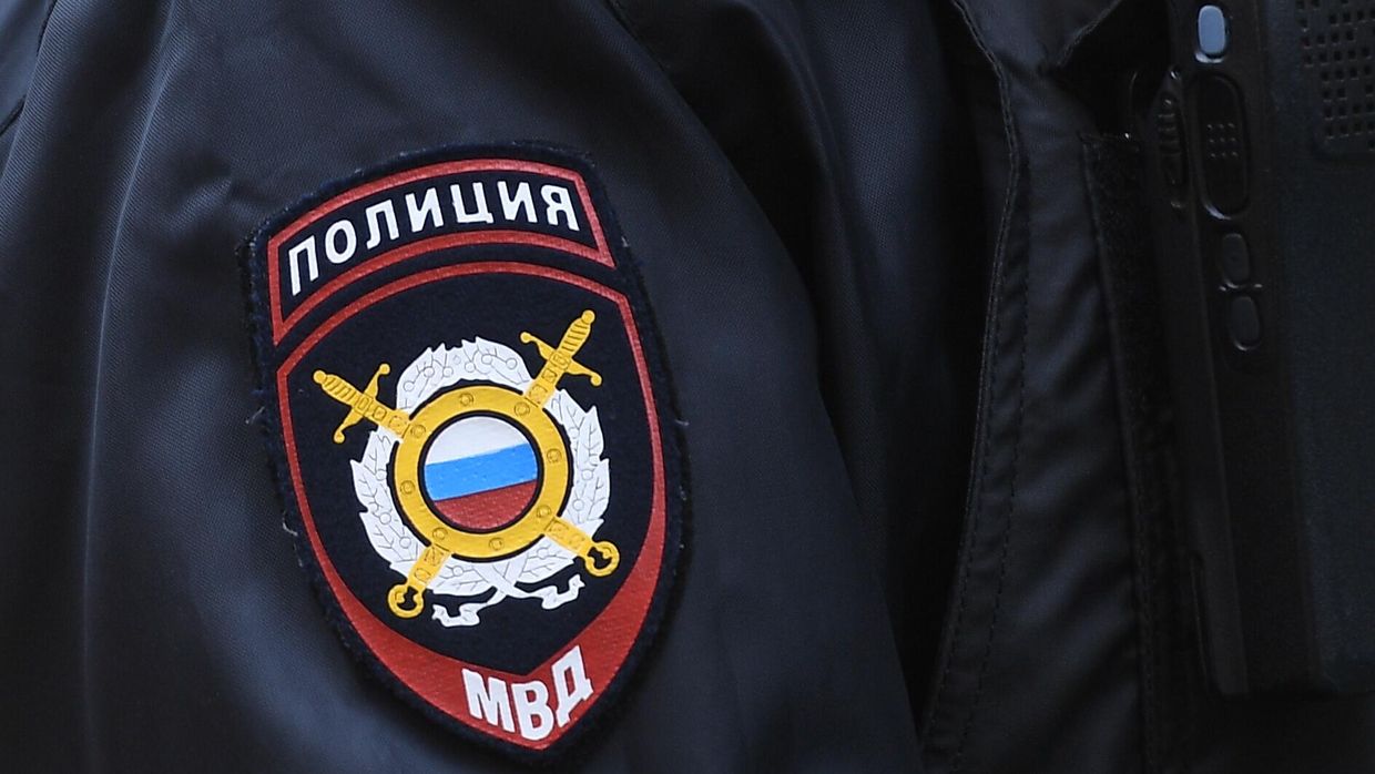 Нашивка на рукаве сотрудника полиции