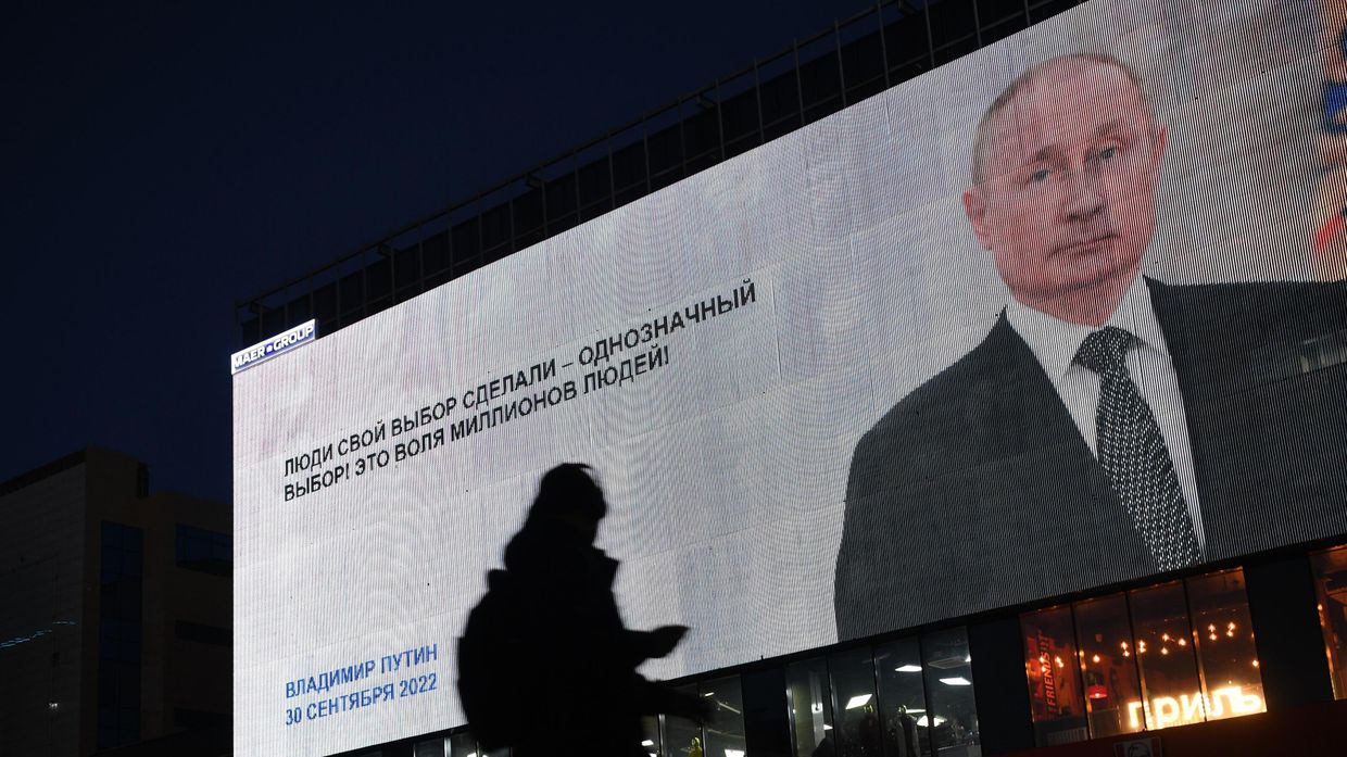 Трансляция подписания договора о вступлении в РФ новых территорий