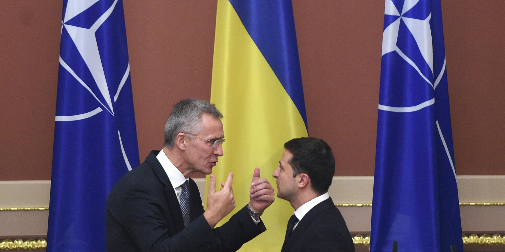 Президент Украины Владимир Зеленский и Генеральный секретарь НАТО Йенс Столтенберг во время совместной пресс-конференции по итогам встречи в Киеве, 31 октября 2019 года - ИноСМИ, 1920, 06.10.2022