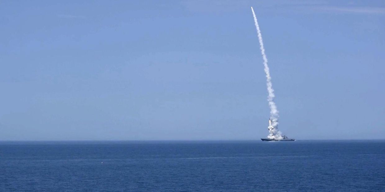 Пуски ракет по украинским объектам военного управления , связи и энергетики
