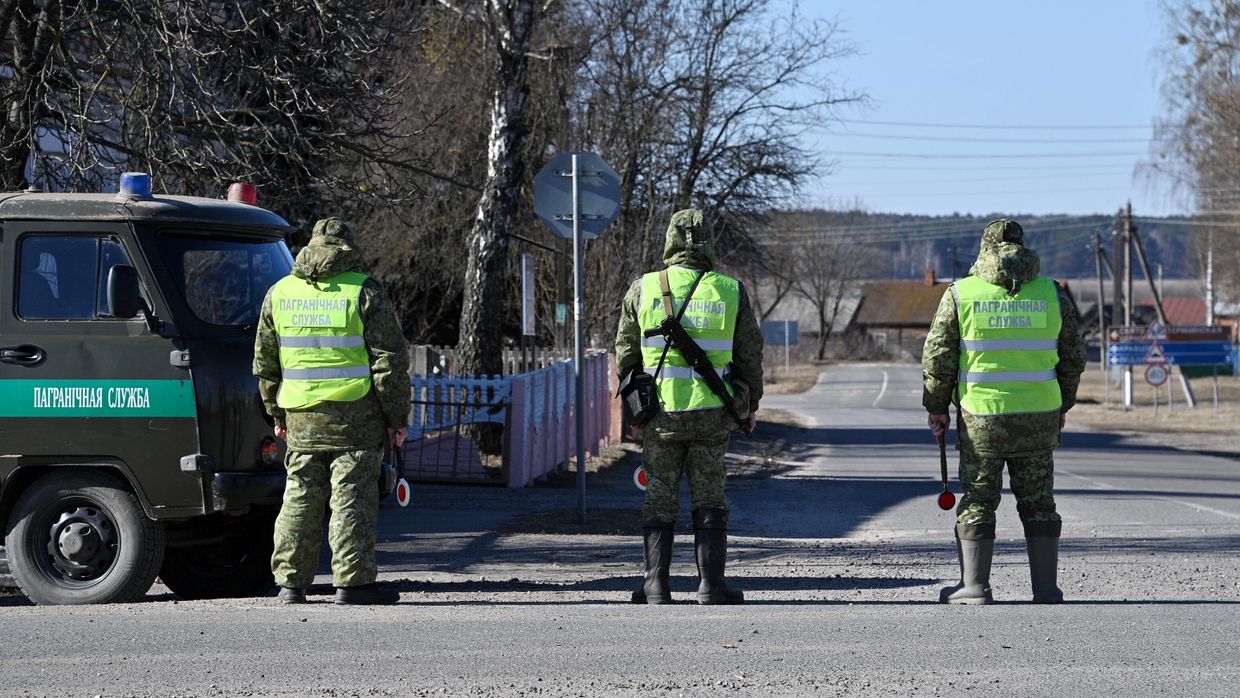 Белорусские пограничники на белорусско-украинской границе в Гомельской области