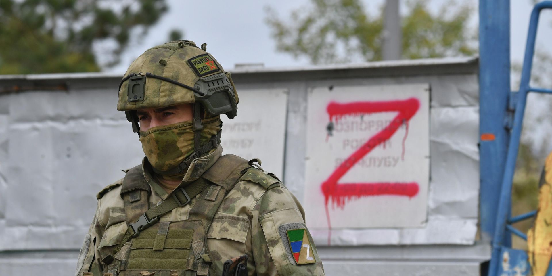 Боец Росгвардии у входа на территорию яхт-клуба Борисфен в Энергодаре - ИноСМИ, 1920, 19.10.2022