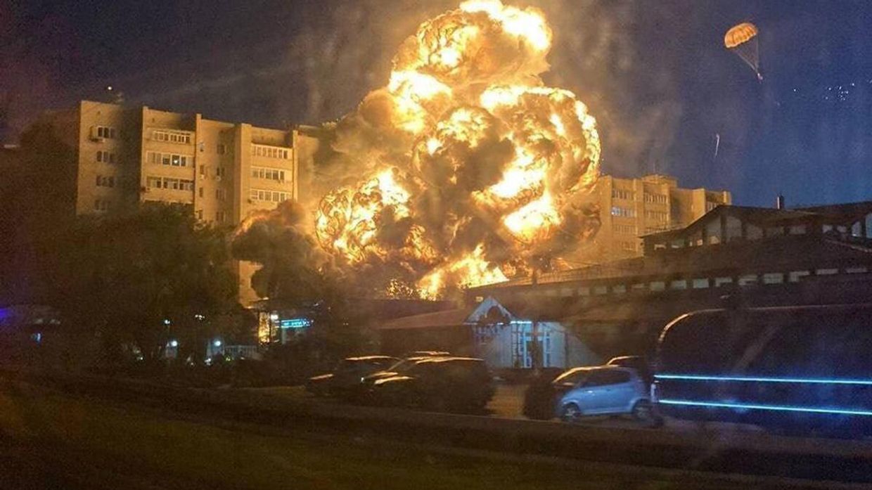 Самолёт упал во дворе на Коммунистической улице Ейска