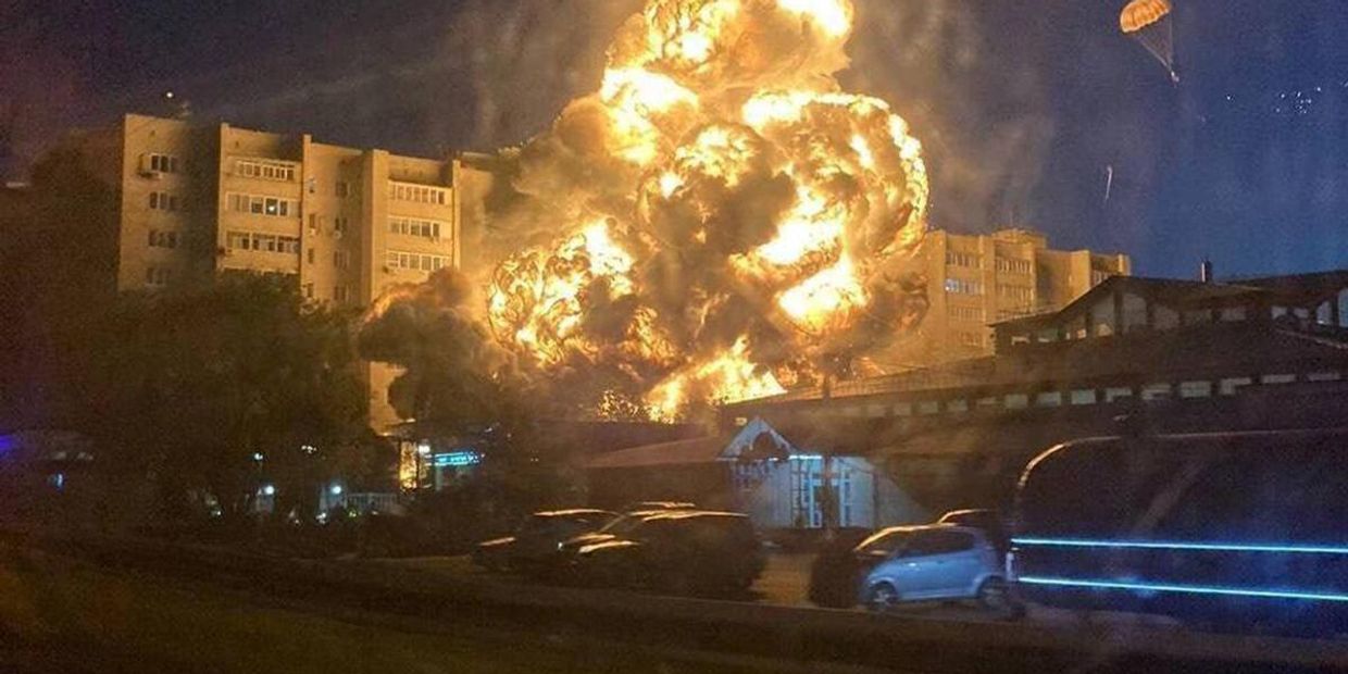 Самолёт упал во дворе на Коммунистической улице Ейска