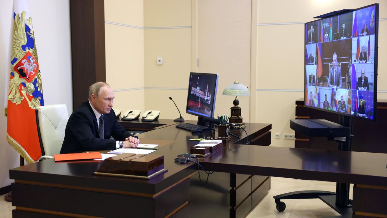 Президент РФ В. Путин провел заседание Совбеза РФ