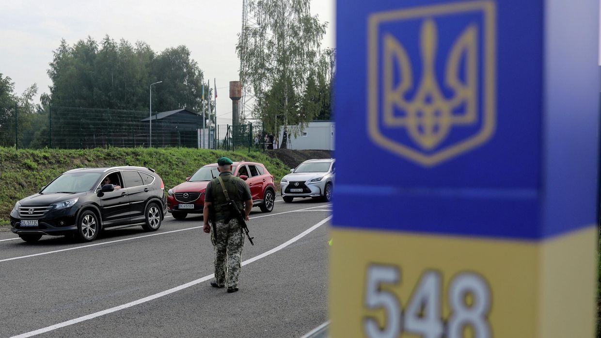 Пограничный пункт пропуска на украинско-польской границе в Краковце, Украина