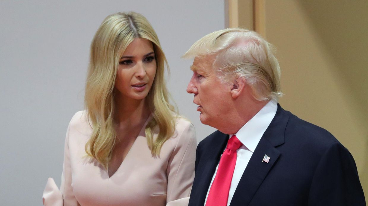 Советник президента США, дочь Дональда Трампа Иванка Трамп и президент США Дональд Трамп. 2017 год
