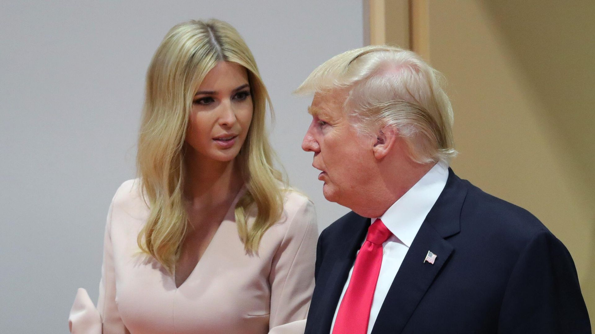 Советник президента США, дочь Дональда Трампа Иванка Трамп и президент США Дональд Трамп. 2017 год - ИноСМИ, 1920, 03.11.2022