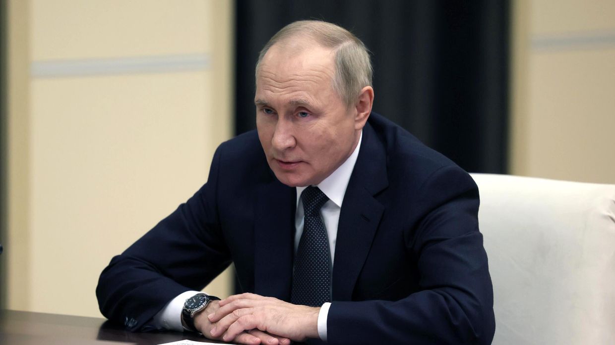 Президент РФ В. Путин провел встречу с министром обороны РФ С. Шойгу