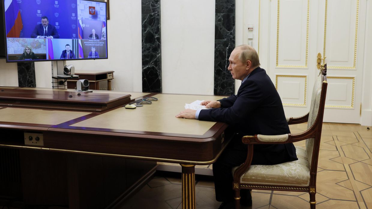 Президент РФ В. Путин провел совещание по вопросу поддержки доходов семей с детьми