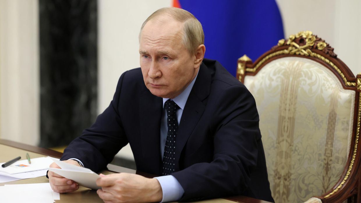 Президент РФ В. Путин провел совещание по вопросу поддержки доходов семей с детьми