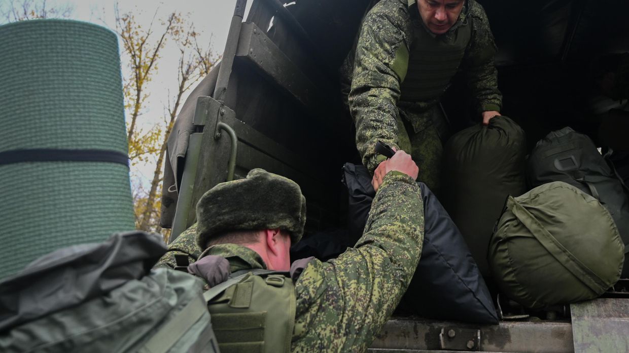 Выдача боевой экипировки мобилизованным в Ростовской области