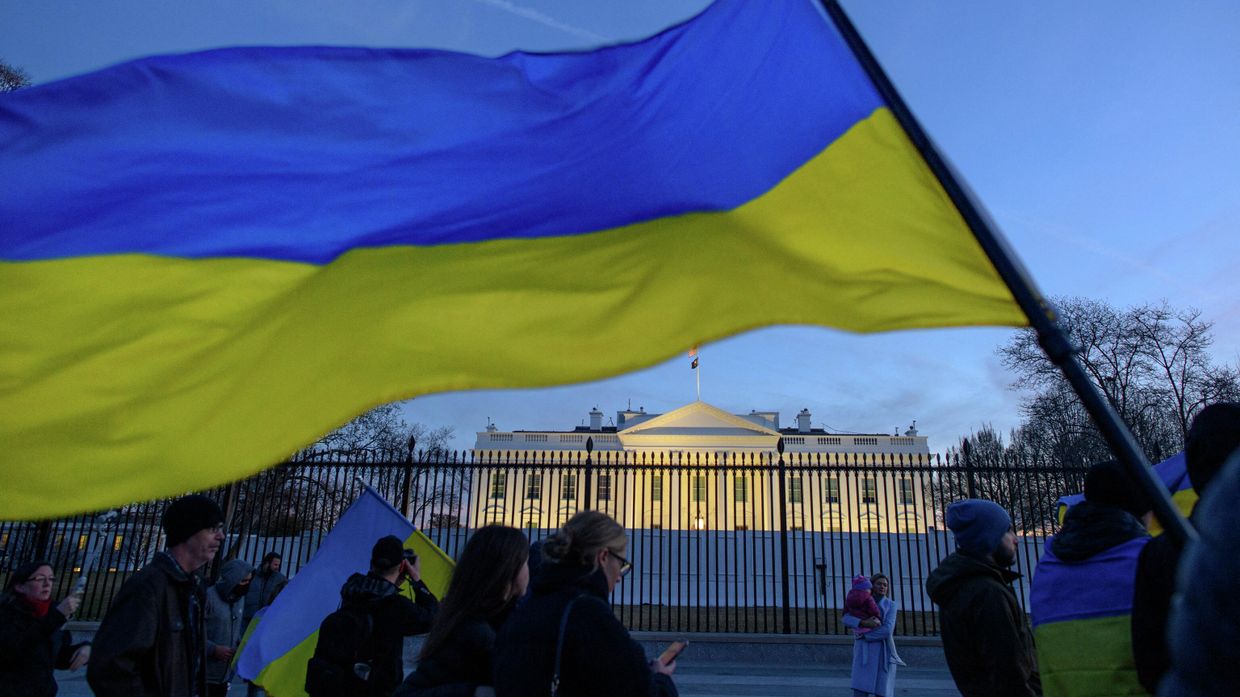 Участники акции у Белого дома в Вашингтоне