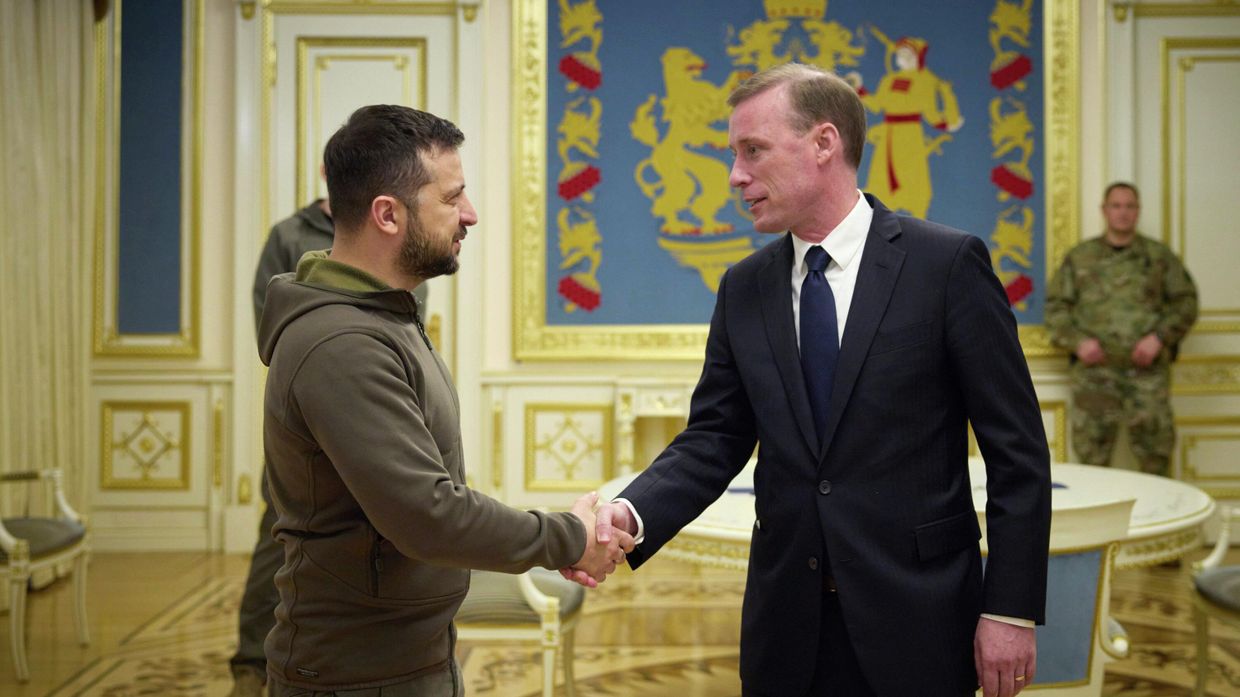 Президент Украины Владимир Зеленский и советник Белого дома по национальной безопасности Джейк Салливан  во время встречи в Киеве. 4 ноября 2022 года
