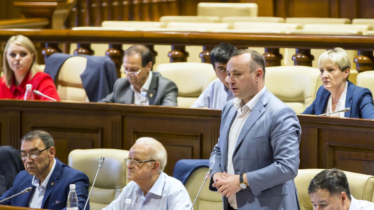 Заседание кабинета министров и парламента в Молдавии