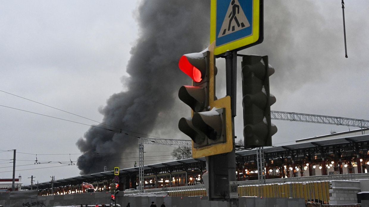 Пожар в районе Комсомольской площади в Москве 