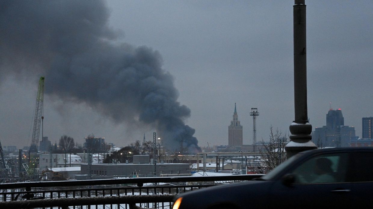 Пожар в районе Комсомольской площади в Москве 