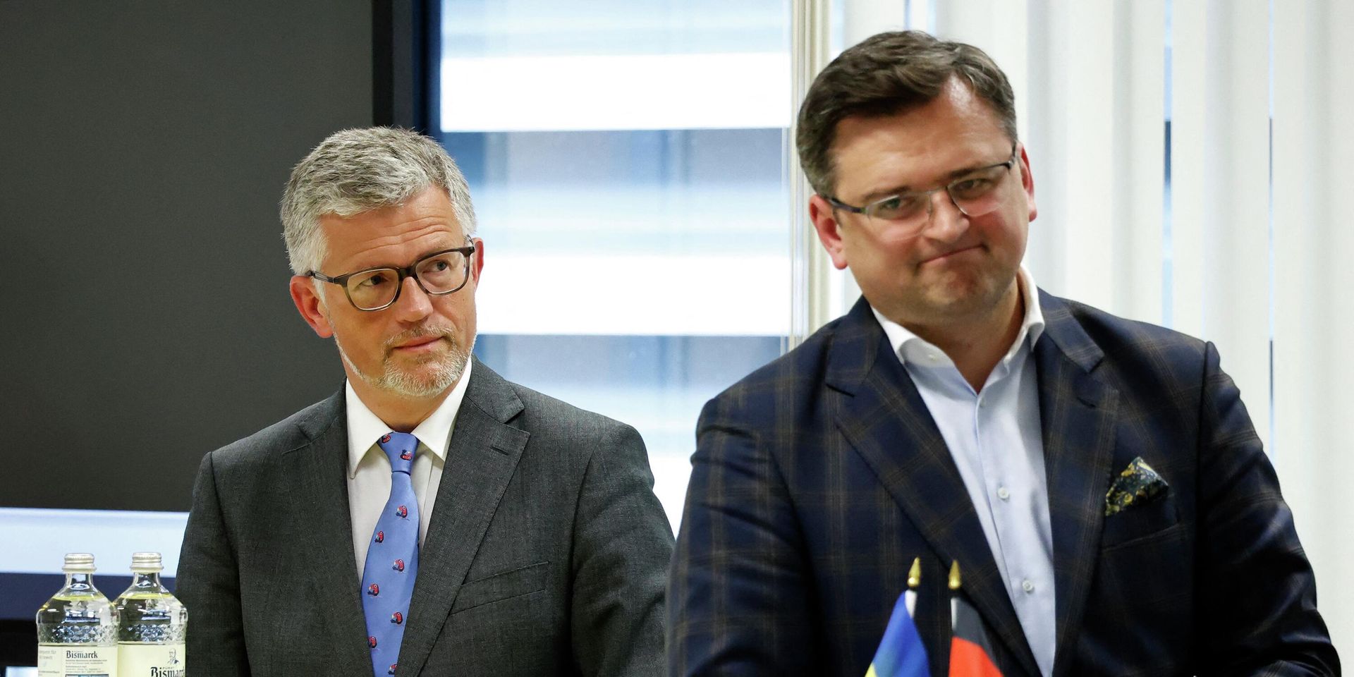 Министр иностранных дел Украины Дмитрий Кулеба и посол Украины в Германии Андрей Мельник. Архивная фотография - ИноСМИ, 1920, 24.11.2022
