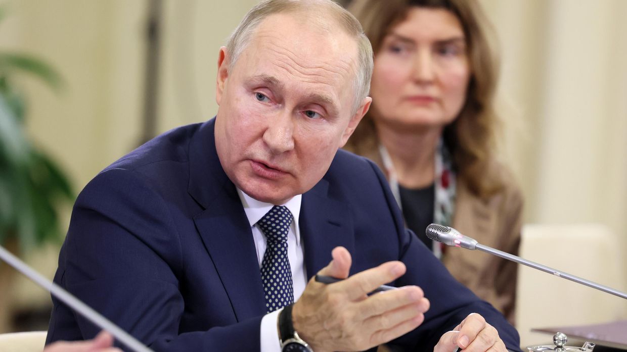 Президент РФ В. Путин встретился с матерями военнослужащих - участников СВО