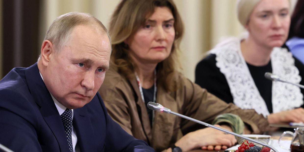 Президент РФ В. Путин встретился с матерями военнослужащих - участников СВО