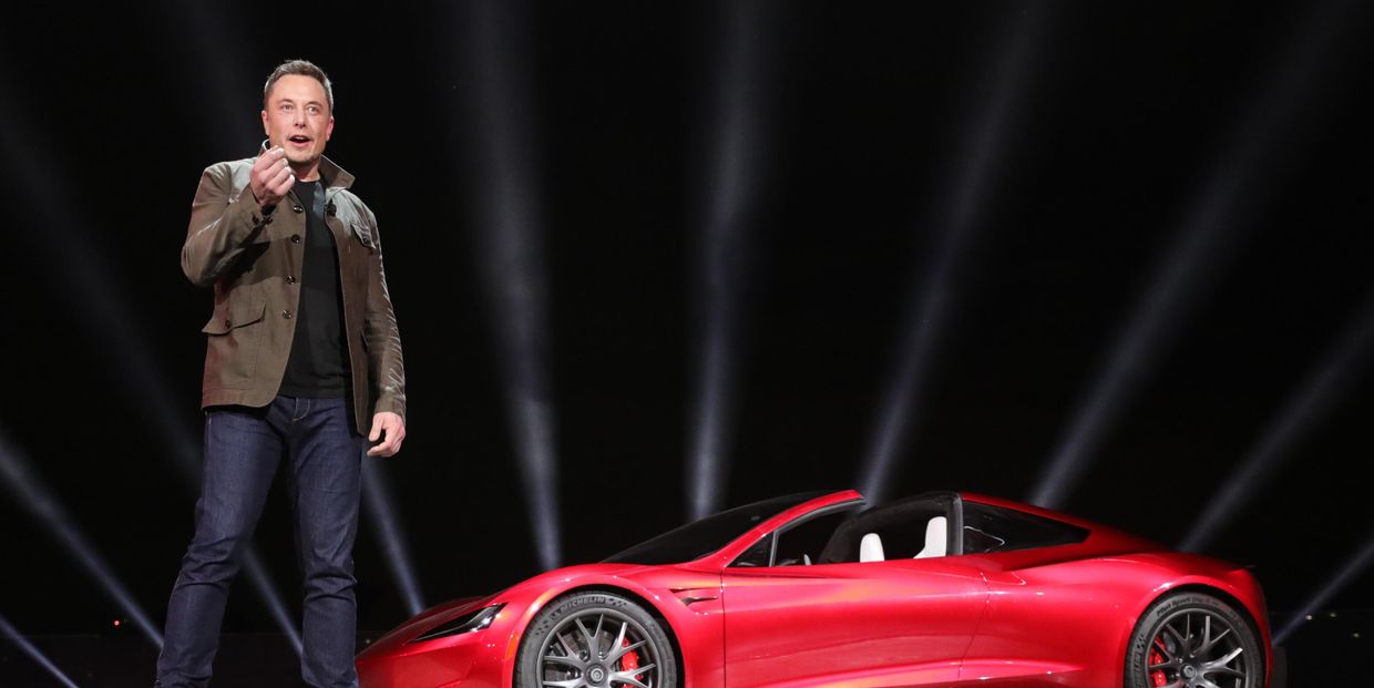 Компания Tesla представила новые модели электромобилей