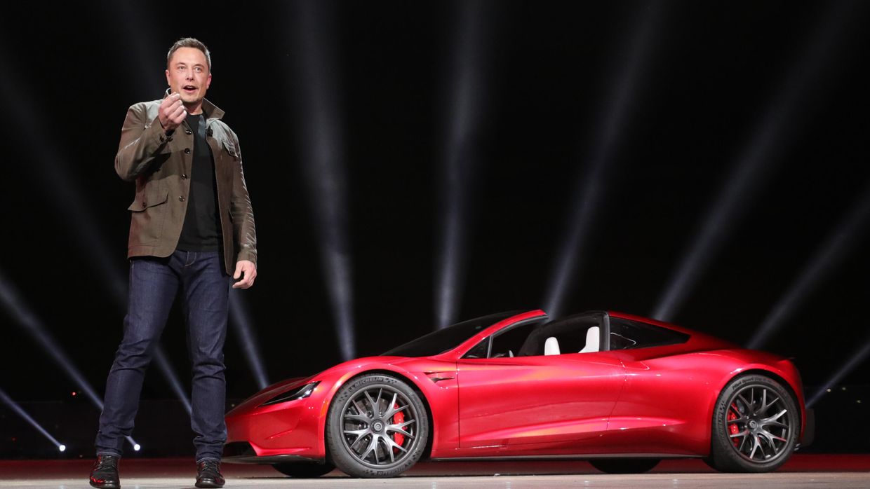 Компания Tesla представила новые модели электромобилей