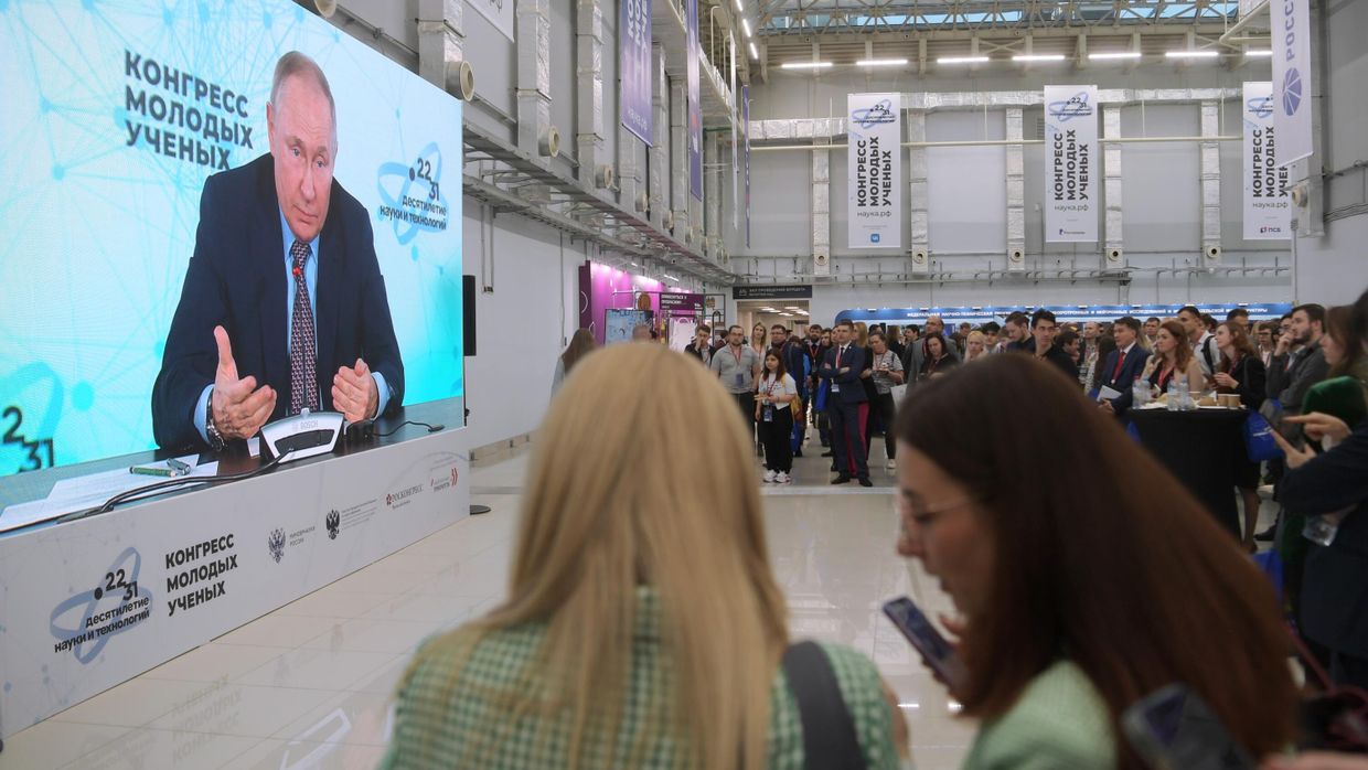 Президент РФ В. Путин принял участие во II Конгрессе молодых ученых 