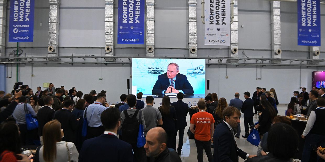 Президент РФ В. Путин принял участие во II Конгрессе молодых ученых Президент РФ В. Путин принял участие во II Конгрессе молодых ученых