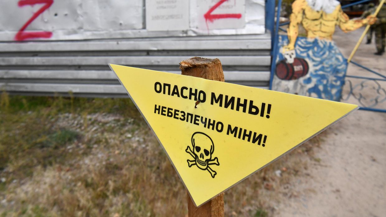 Табличка Опасно мины! у входа на территорию яхт-клуба Борисфен в Энергодаре Табличка Опасно мины! у входа на территорию яхт-клуба Борисфен в Энергодаре