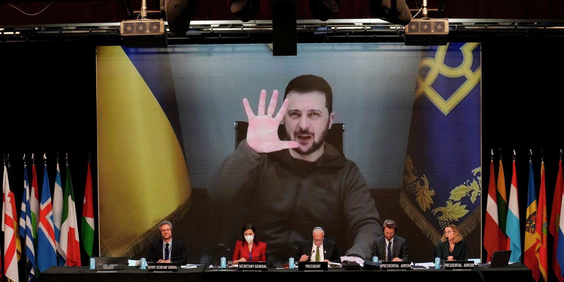 Президент Украины Владимир Зеленский во время выступления по видеоконференции в Мадриде, Испания - ИноСМИ, 1920, 02.12.2022