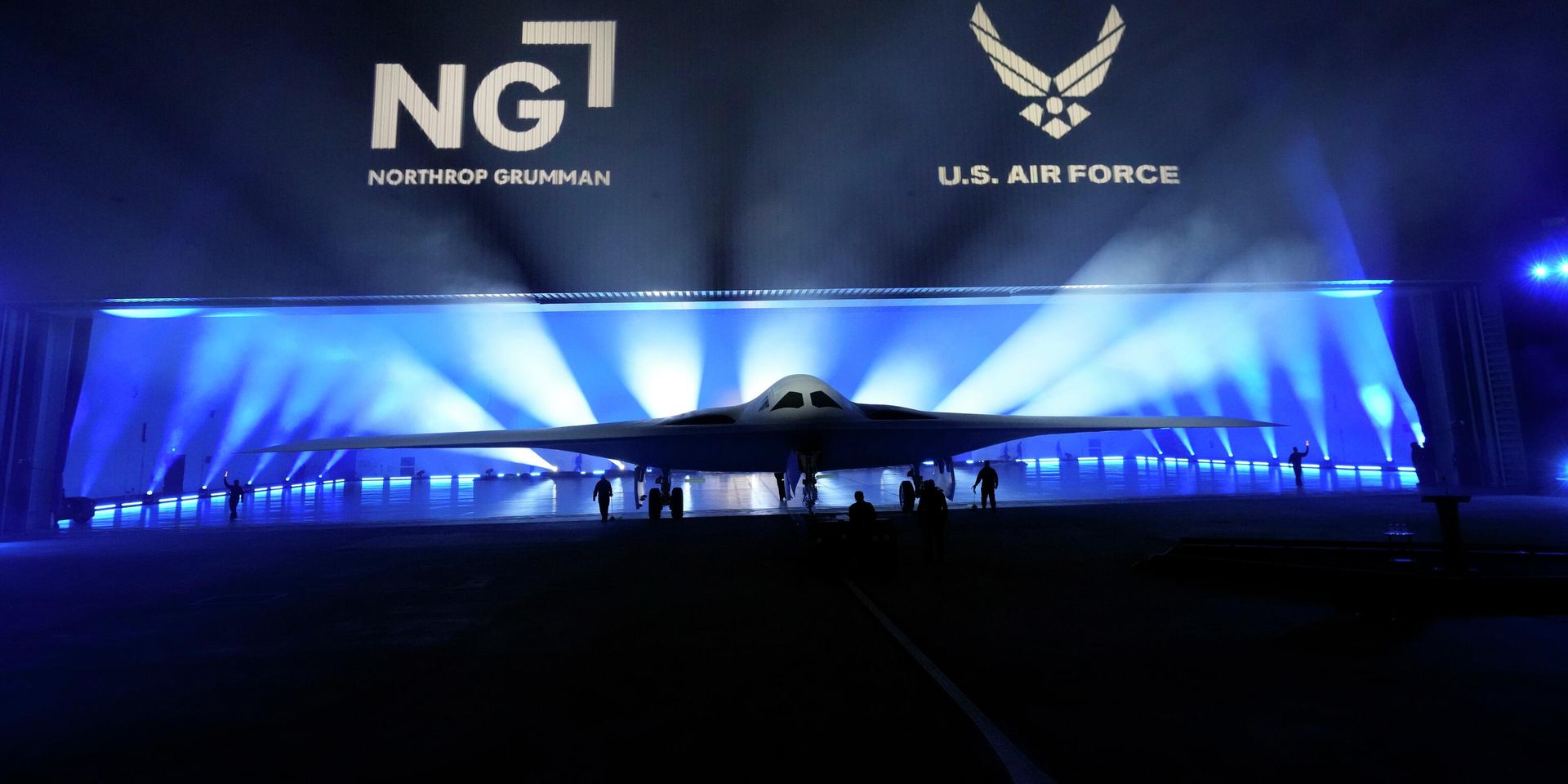 Бомбардировщик B-21 Raider во время презентации на заводе Northrop Grumman в Калифорнии, США - ИноСМИ, 1920, 03.12.2022