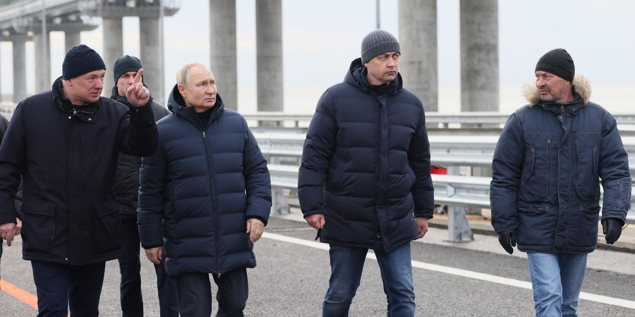 Президент РФ В. Путин проехал по восстановленному после теракта Крымскому мосту