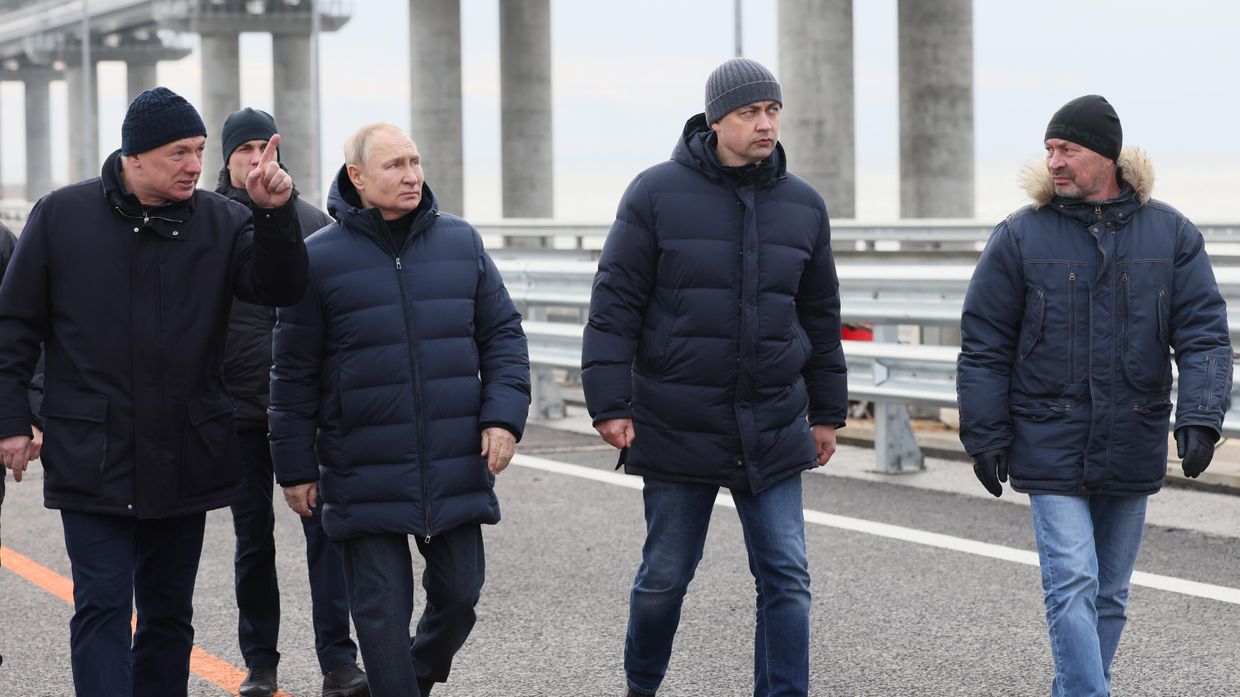 Президент РФ В. Путин проехал по восстановленному после теракта Крымскому мосту