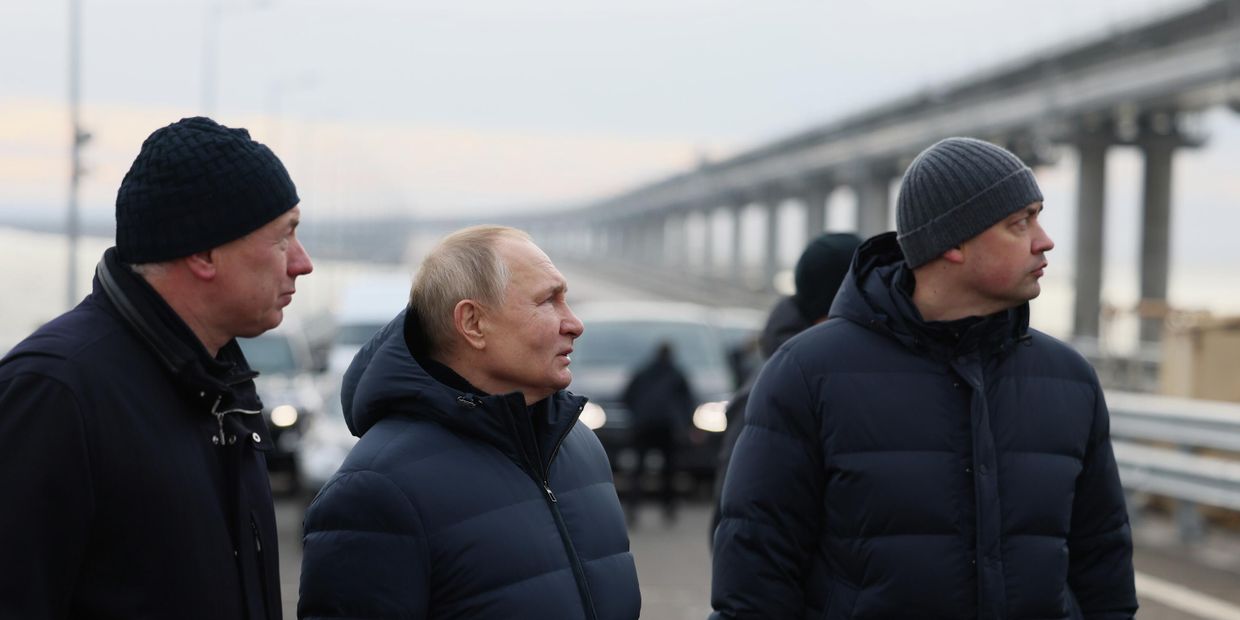 Президент РФ В. Путин проехал по восстановленному после теракта Крымскому мосту