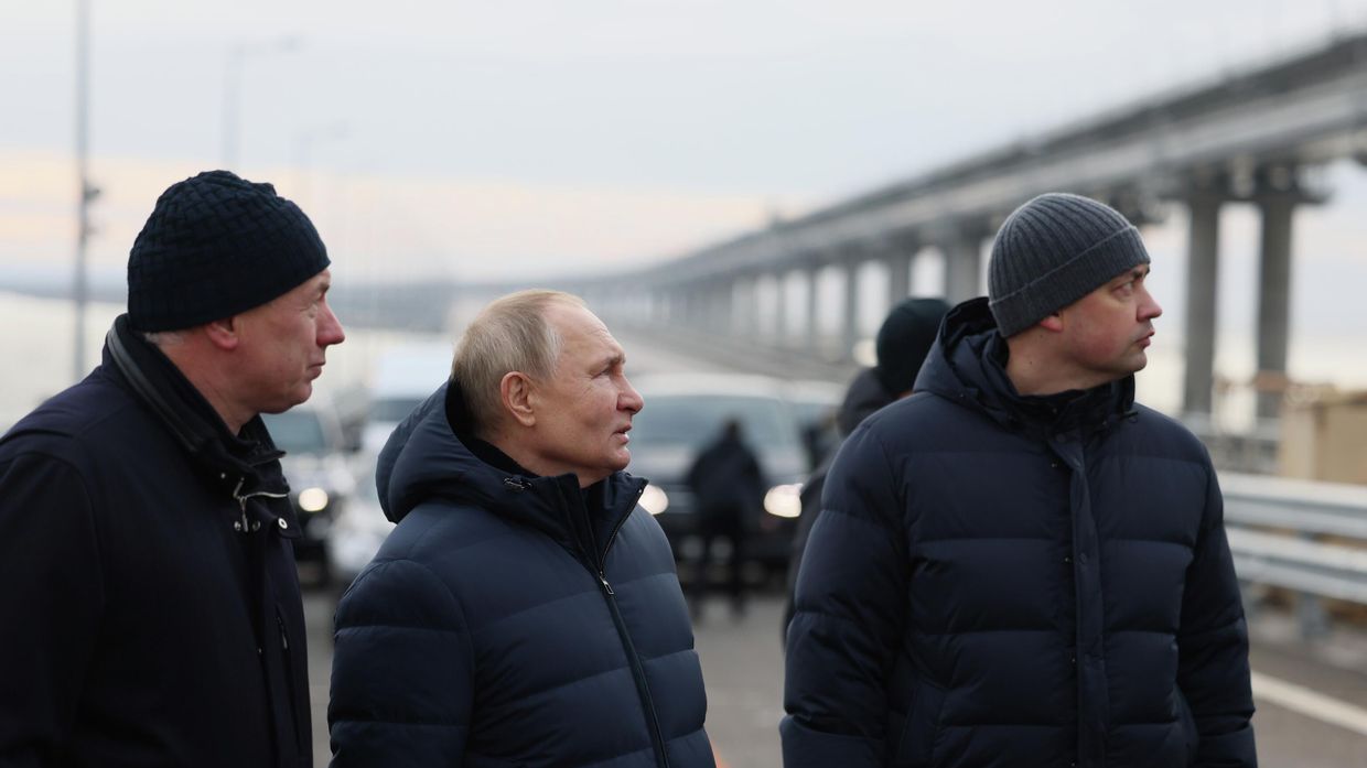 Президент РФ В. Путин проехал по восстановленному после теракта Крымскому мосту