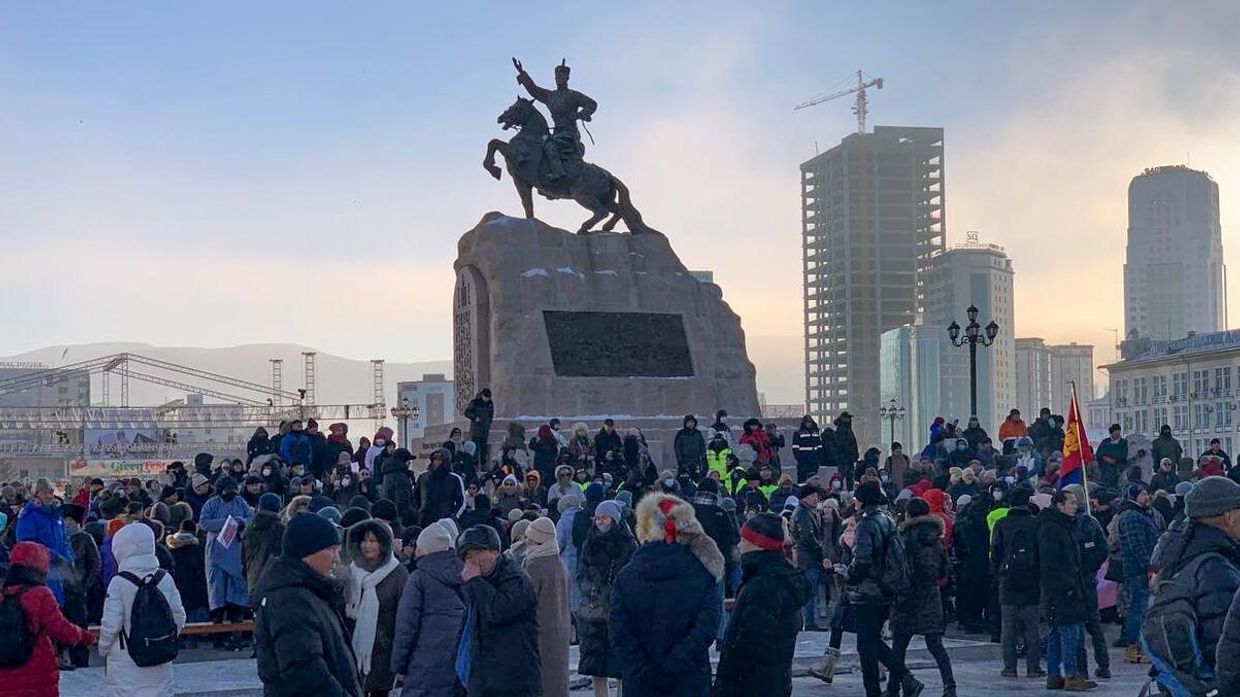 Протестующие на площади Сухэ-Батора в Улан-Баторе, Монголия
