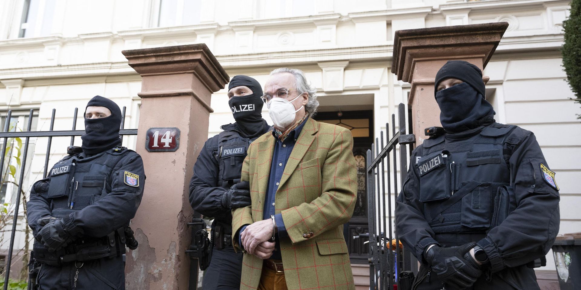 Задержание 71-летнего принца Генриха XIII после обыска в его доме во Франкфурте-на-Майне, западная Германия. 7 декабря 2022 года - ИноСМИ, 1920, 07.12.2022