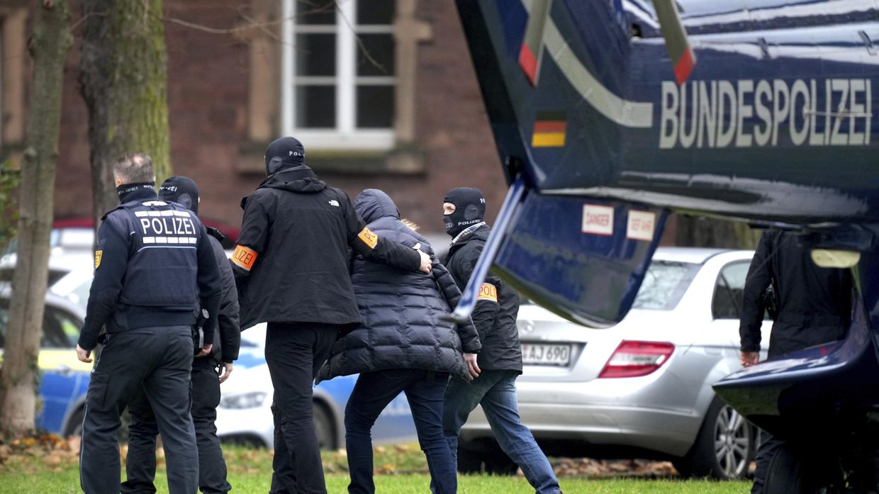 7 декабря 2022 года. Задержание подозреваемого в планировании госпереворота в Карлсруэ, Германия