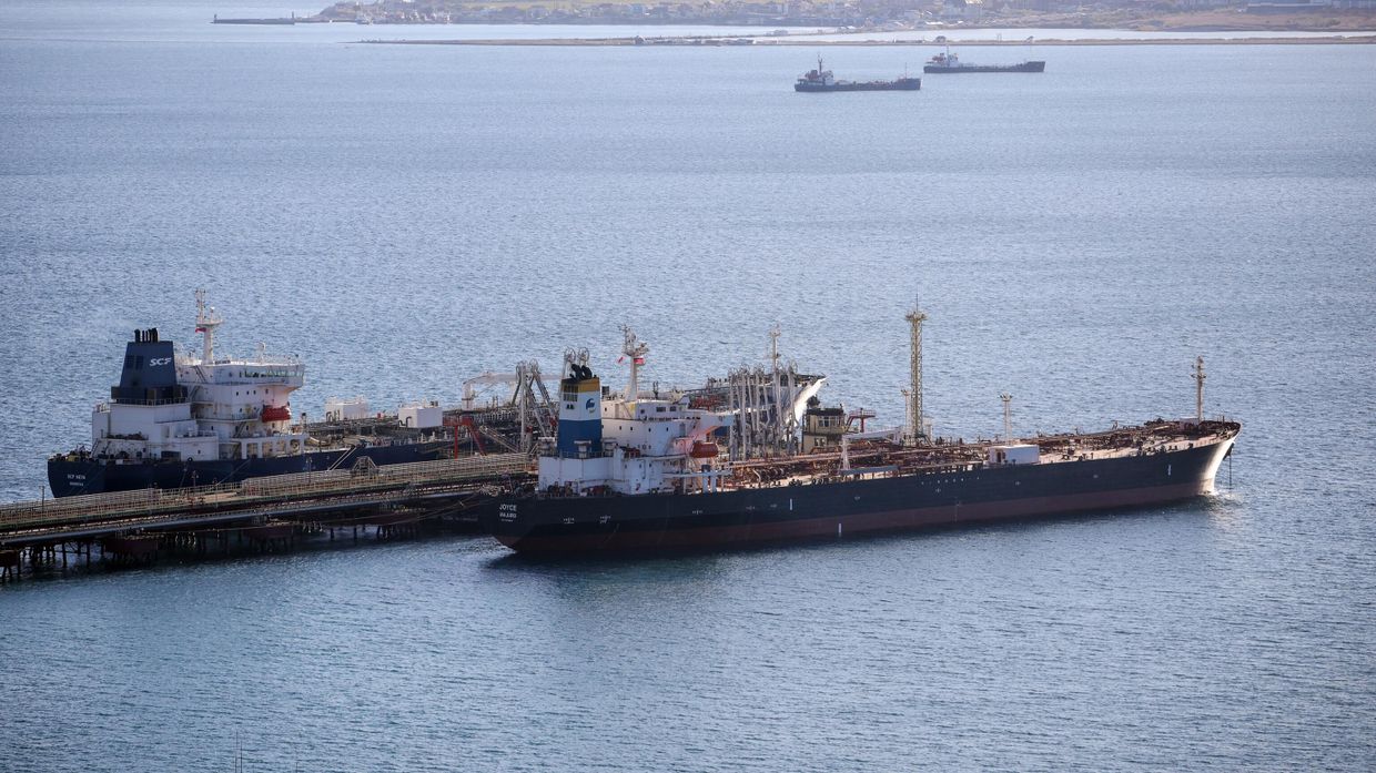 Танкеры у нефтеналивного терминала перевалочного комплекса Шесхарис в Новороссийске