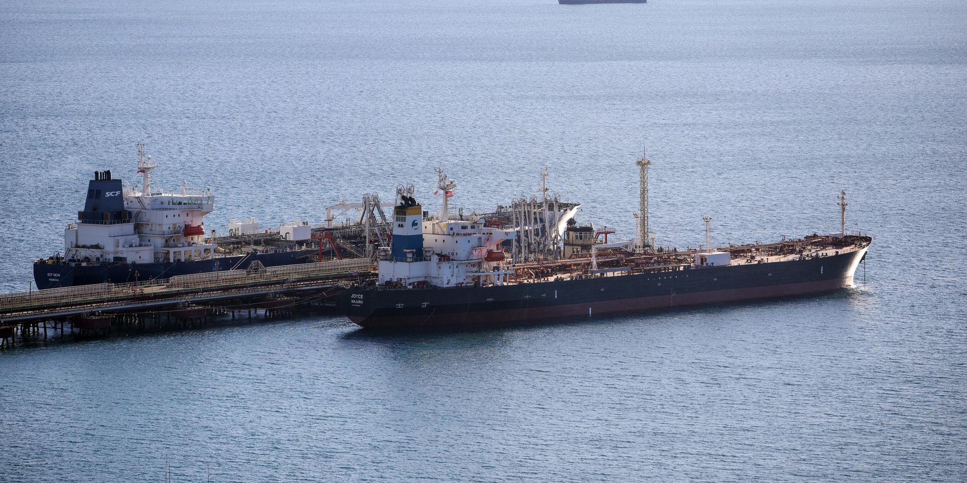 Танкеры у нефтеналивного терминала перевалочного комплекса Шесхарис в Новороссийске - ИноСМИ, 1920, 23.06.2026