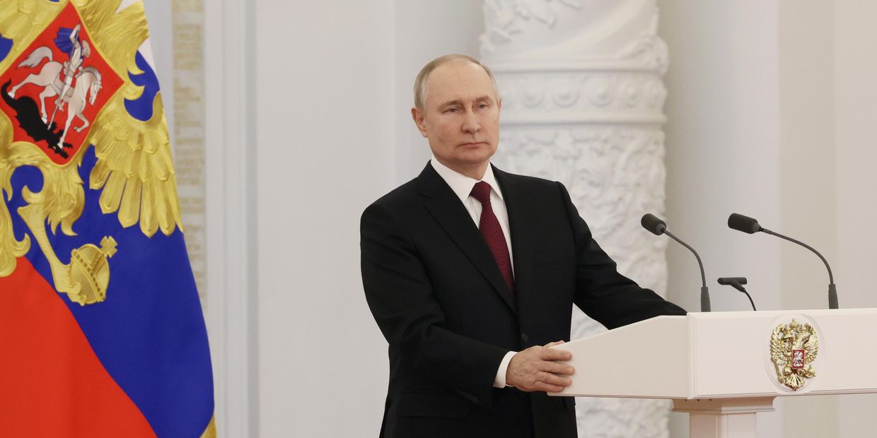 Президент РФ В. Путин вручил Героям России медали Золотая Звезда