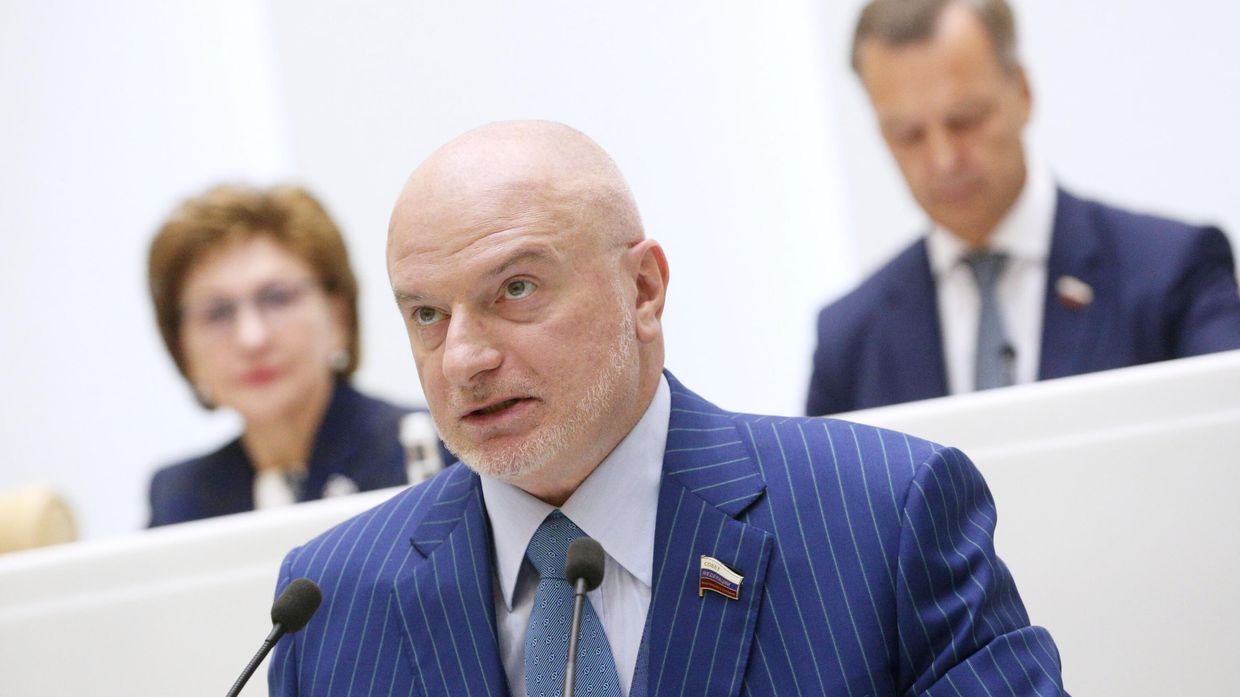Председатель комитета Совета Федерации РФ по конституционному законодательству и государственному строительству Андрей Клишас выступает на заседании Совета Федерации РФ